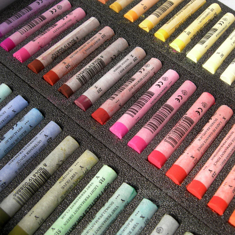 MUNGYO Gallery Artists’ Extra Fine Soft Pastels 160 Wooden Pack
